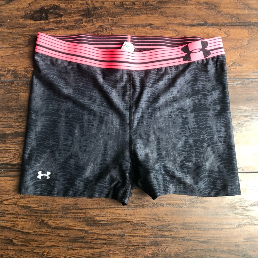 L Under Armour spandex shorts